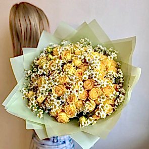 Букет из роз и ромашек