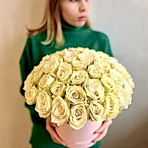 Шляпная коробка из белых роз - Атена