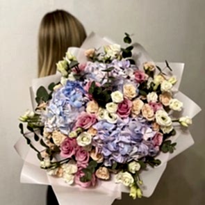 Букет из кустовых роз