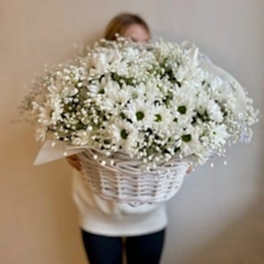 Корзина с хризантемами