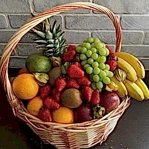 Корзина с клубникой