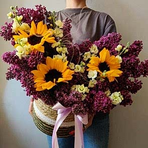 Корзина с сиренью Стильная
